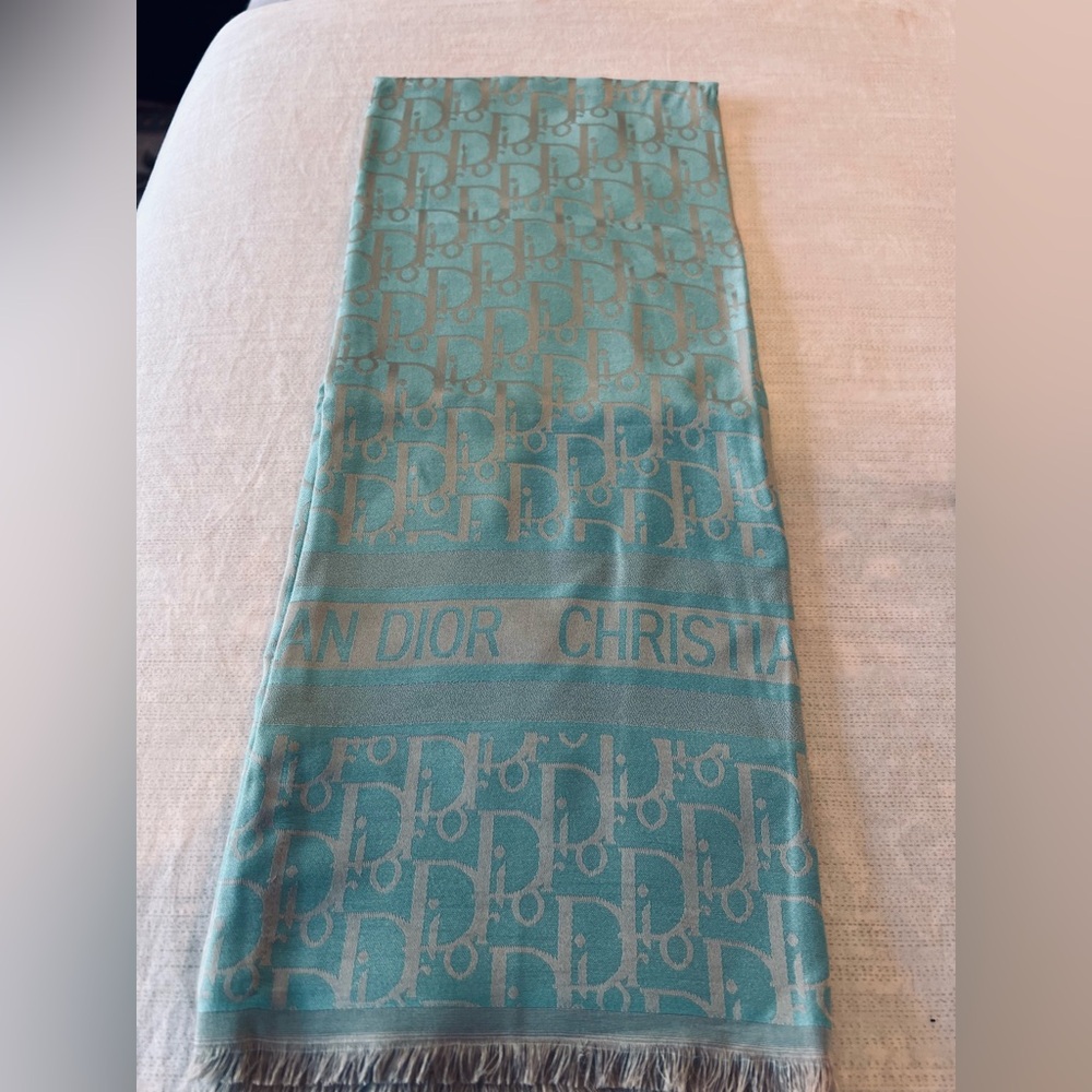 New Elegant Green & gray Scarf
74x28”